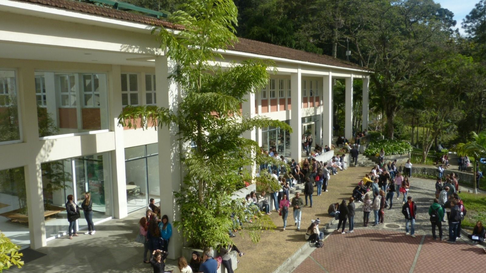 Estrutura de ponta, Inova&ccedil;&atilde;o e Pesquisa: UNIFASE atrai alunos  de toda a regi&atilde;o
