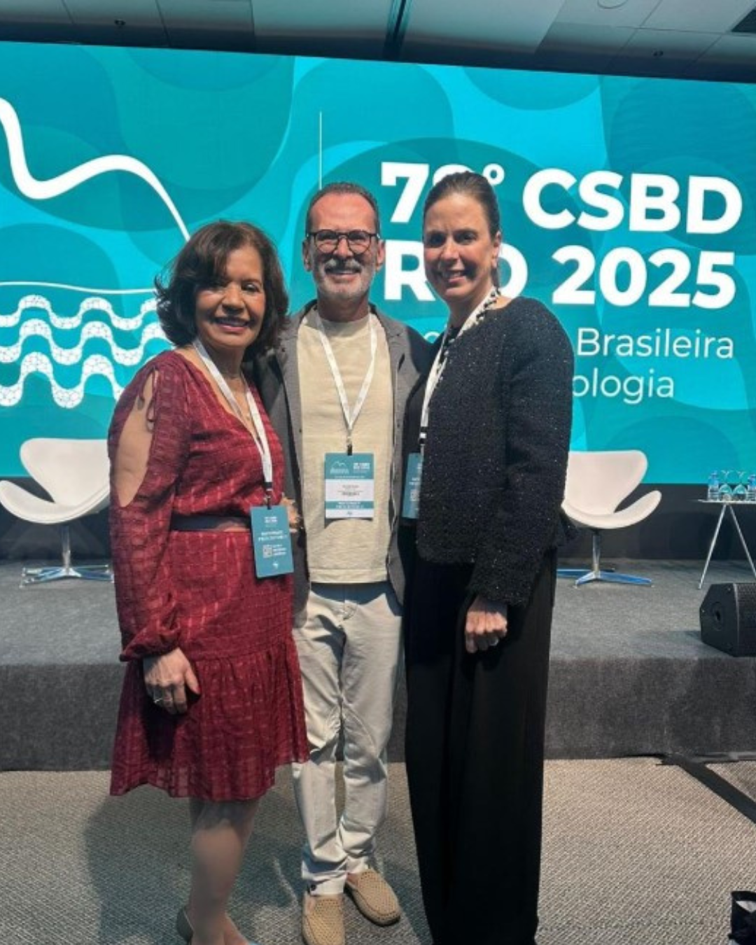 Professora Leninha Val&eacute;rio &eacute; homenageada em congresso de dermatologia