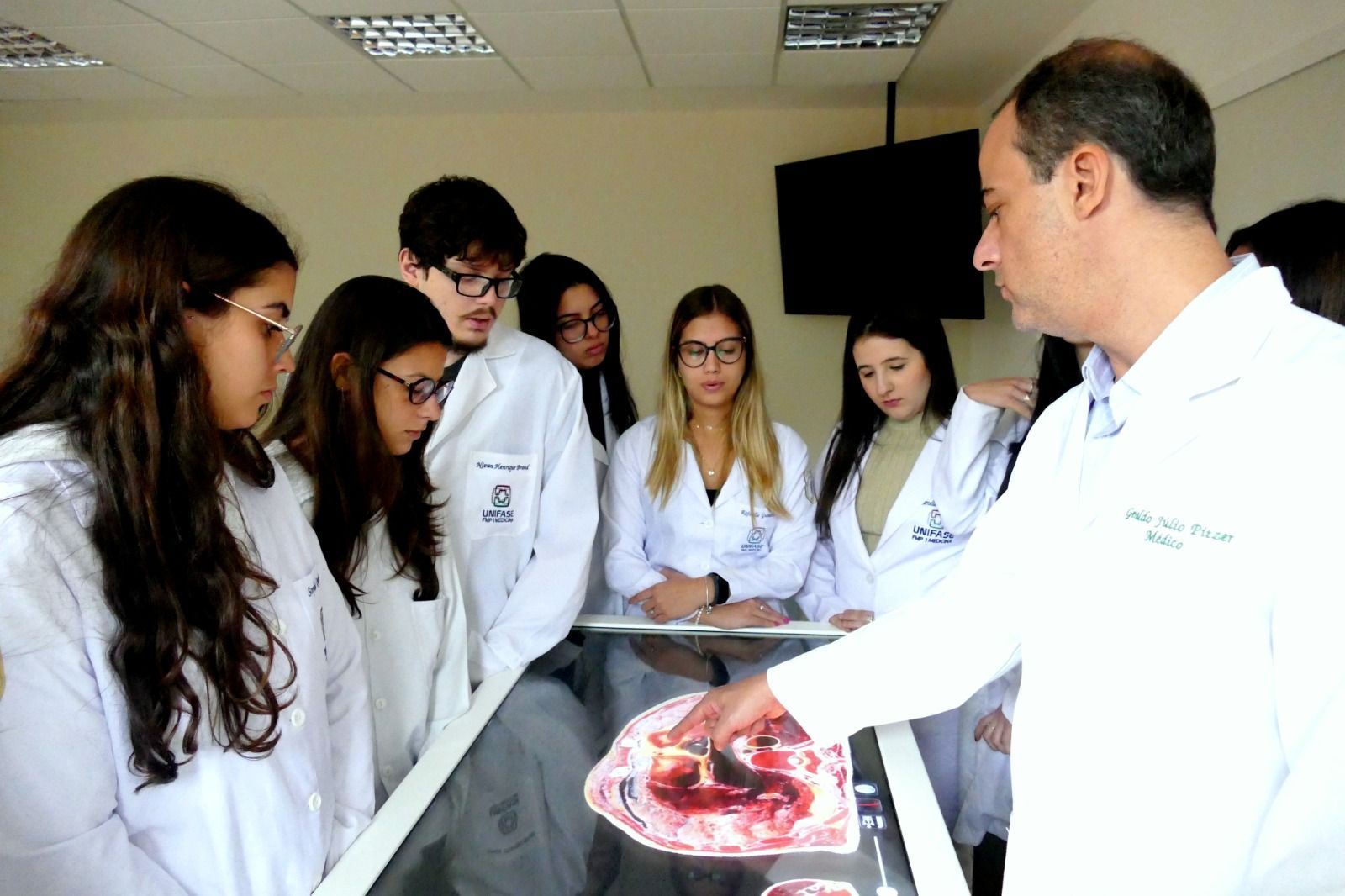 Guia da Faculdade 2024 traz Faculdade de Medicina de Petrópolis como destaque
