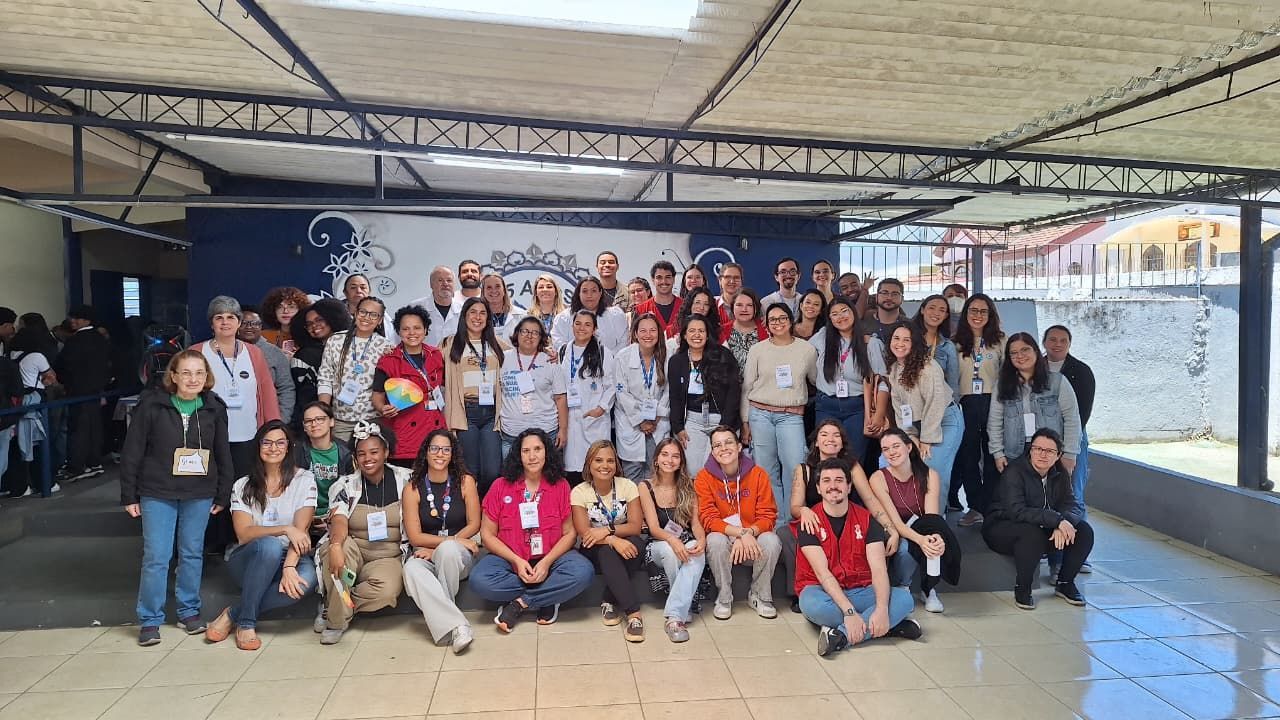 Residentes da UNIFASE/FMP participam do 3&ordm; Semin&aacute;rio de Sa&uacute;de do Adolescente no Col&eacute;gio Estadual Rui Barbosa