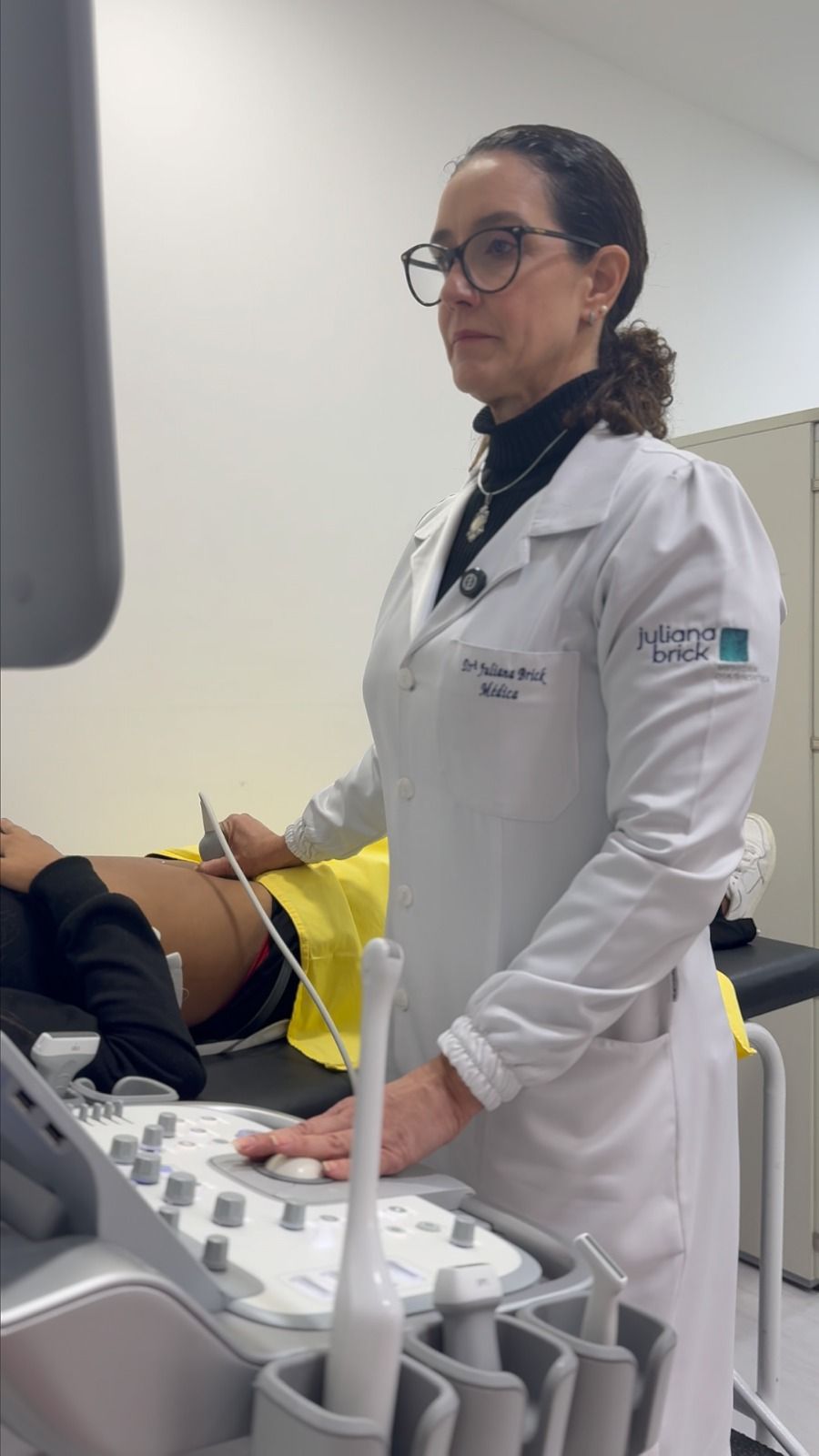 Ultrassonografia obstétrica auxilia no acompanhamento da saúde da gestante e do bebê durante a gravidez