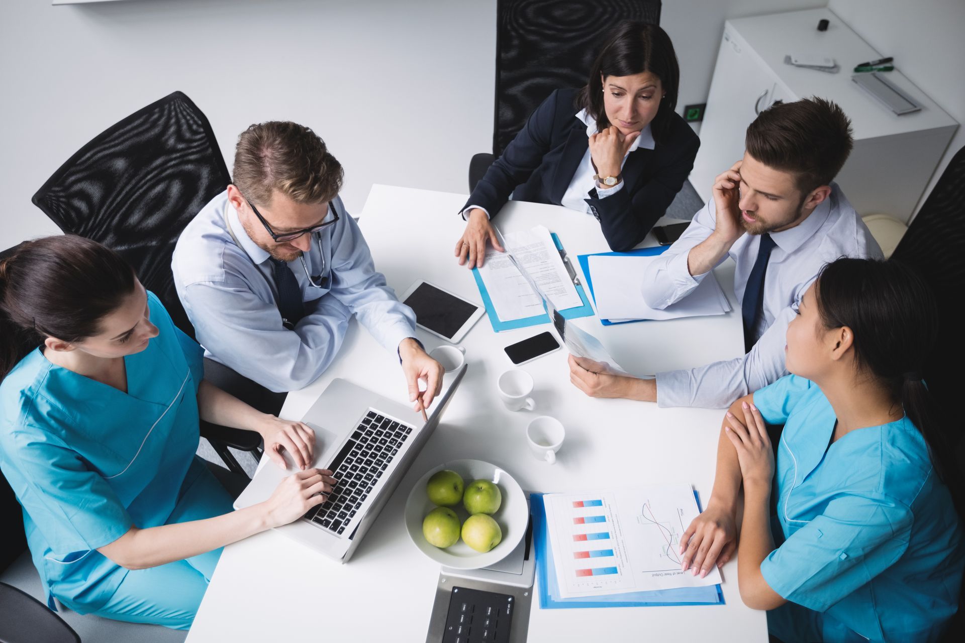 Liderança na saúde com inovação e estratégia
