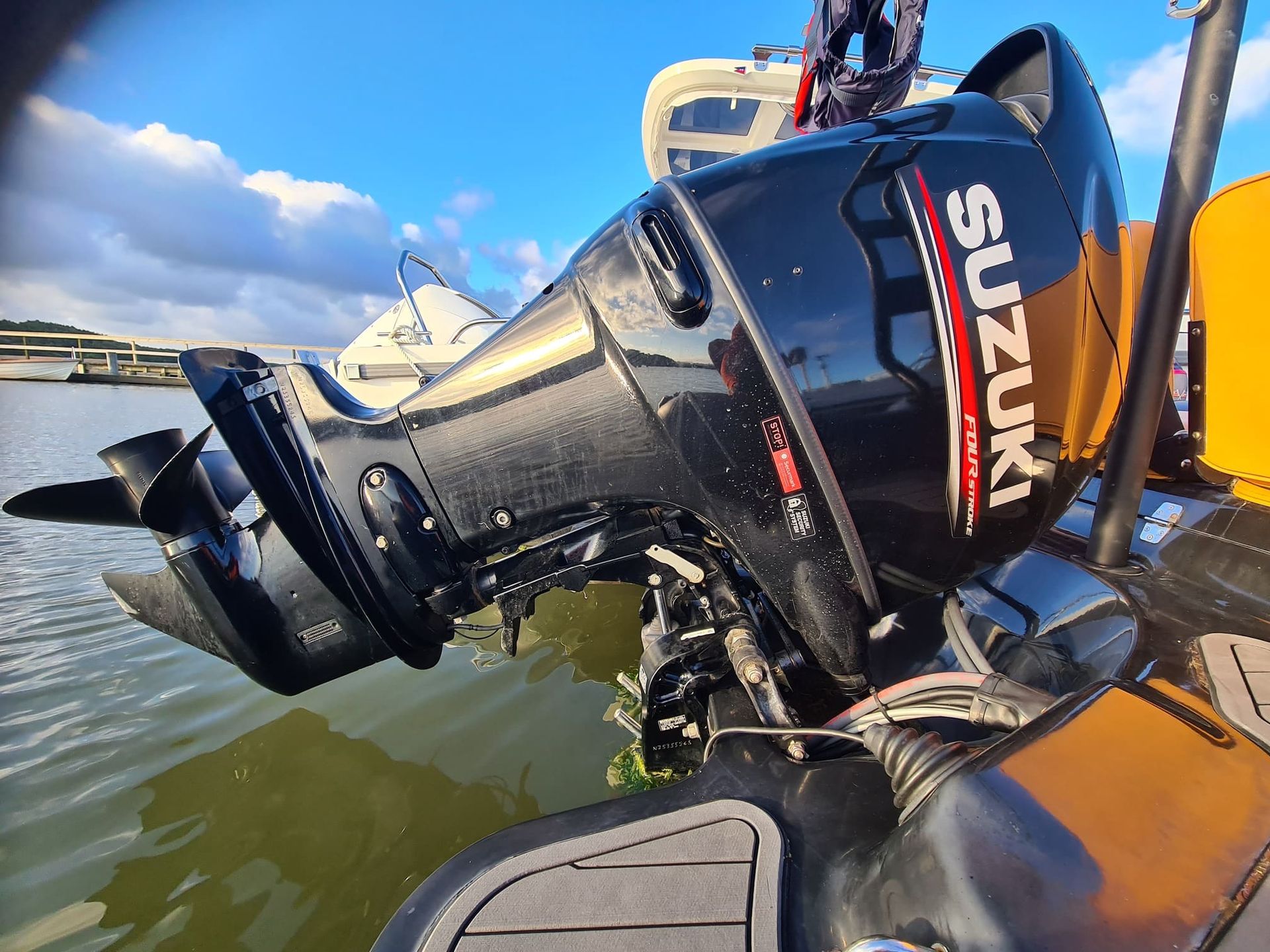 Outboard engine service – expert on-site boat repair