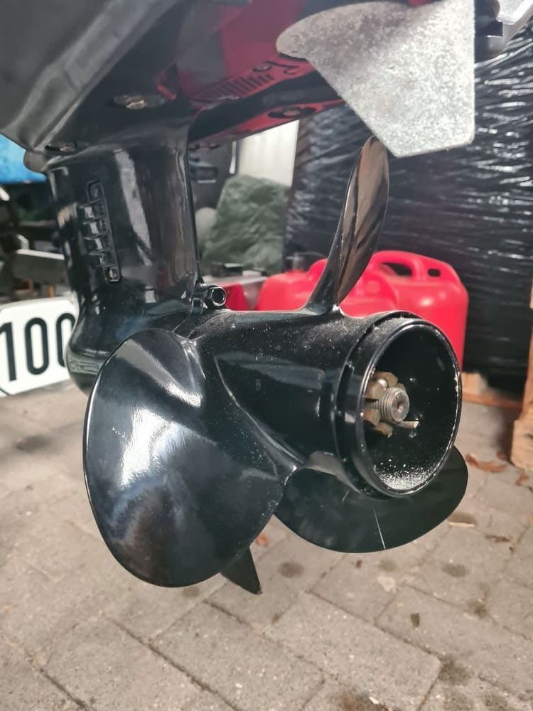 Outboard Propeller Repair