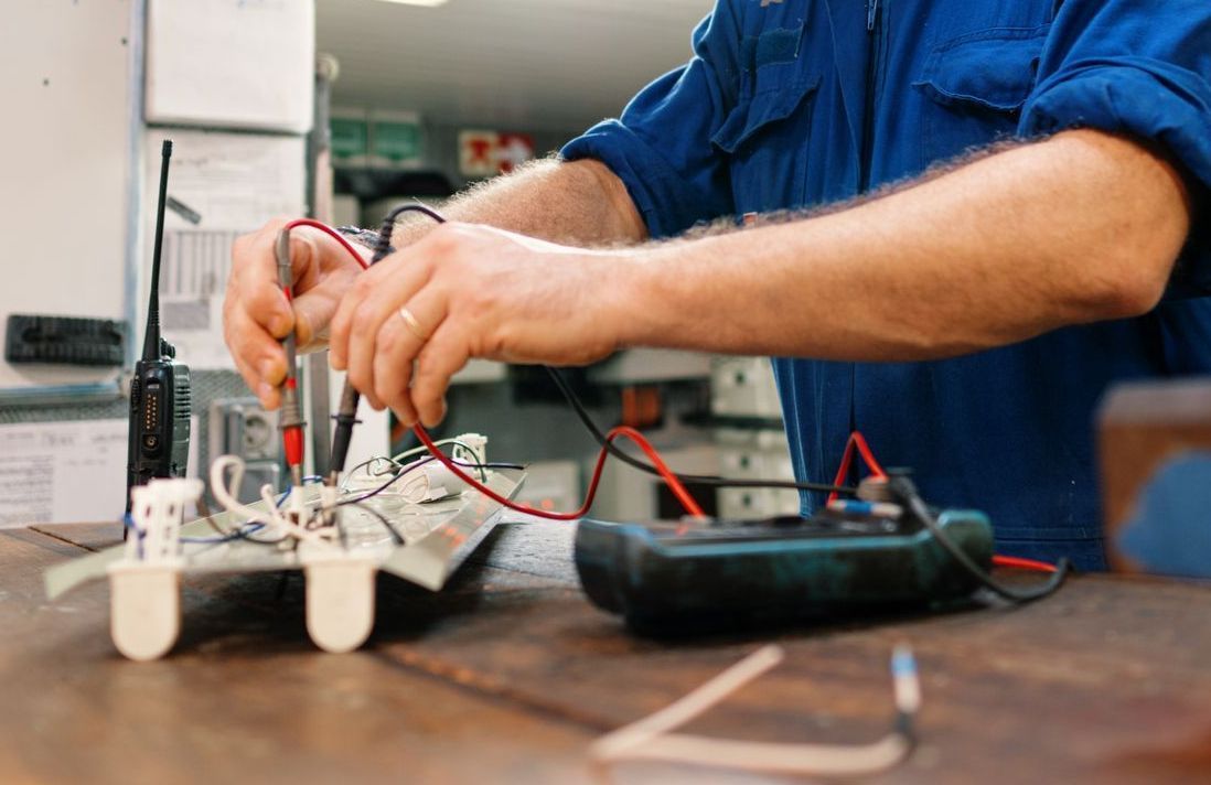 boat electrical service diagnosis and troubleshooting