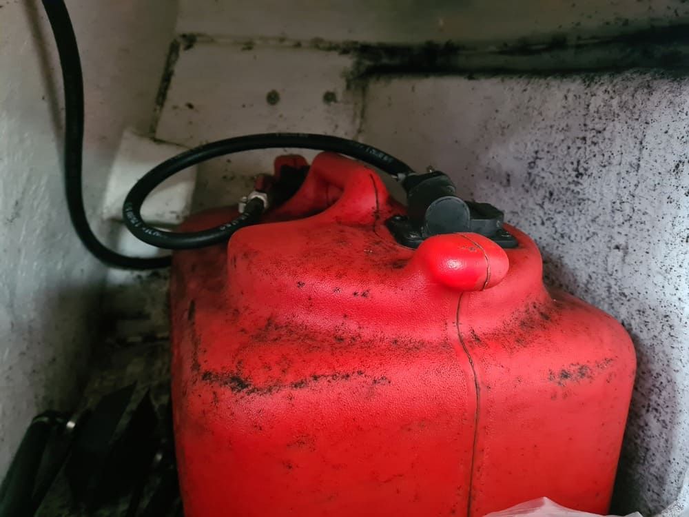 Outboard Fuel Tank needing maintenance