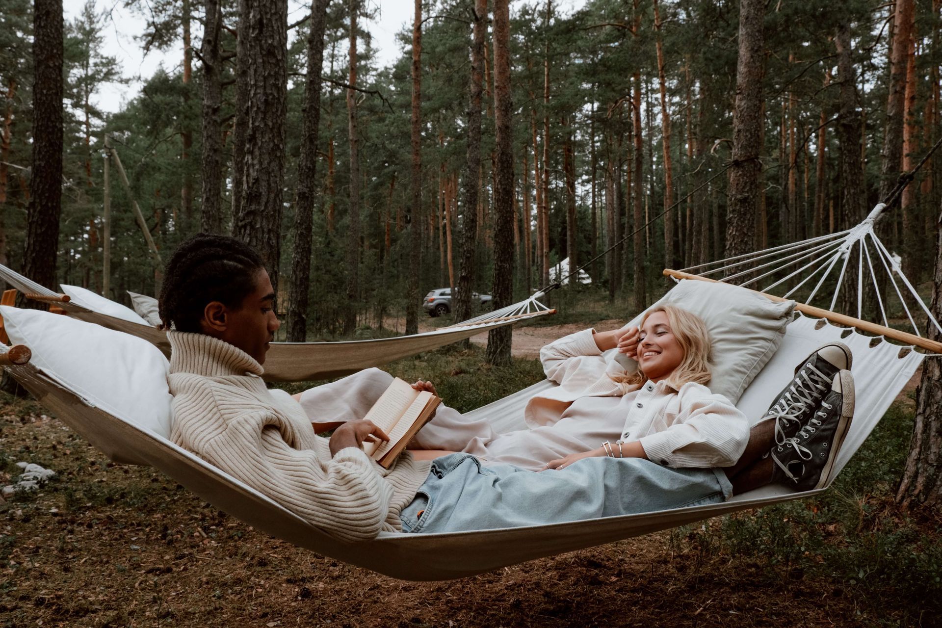 A couple lies in a hammock together reading and reconnecting. Explore the problems beneath the surface with Couples Retreats in Orlando, FL. Our Couples Retreats are available to couples Nationwide.