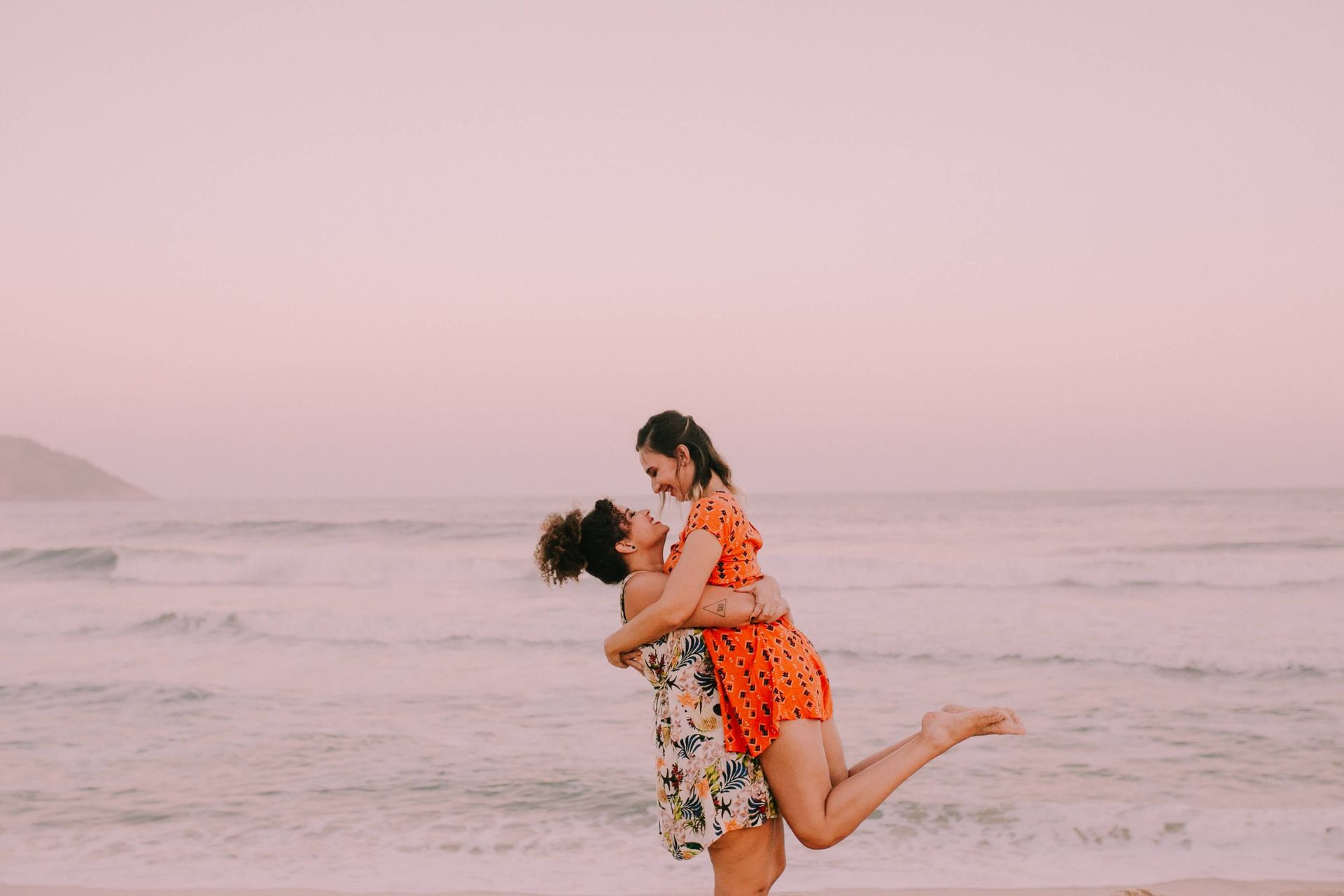 A woman embraces her partner on the beach as they work to improve their relationship with the help of Couples Retreats in Orlando, FL. A Couples Retreat is a great tool for improving connection. Couples Retreats are available to couples in Florida and throughout the United States.