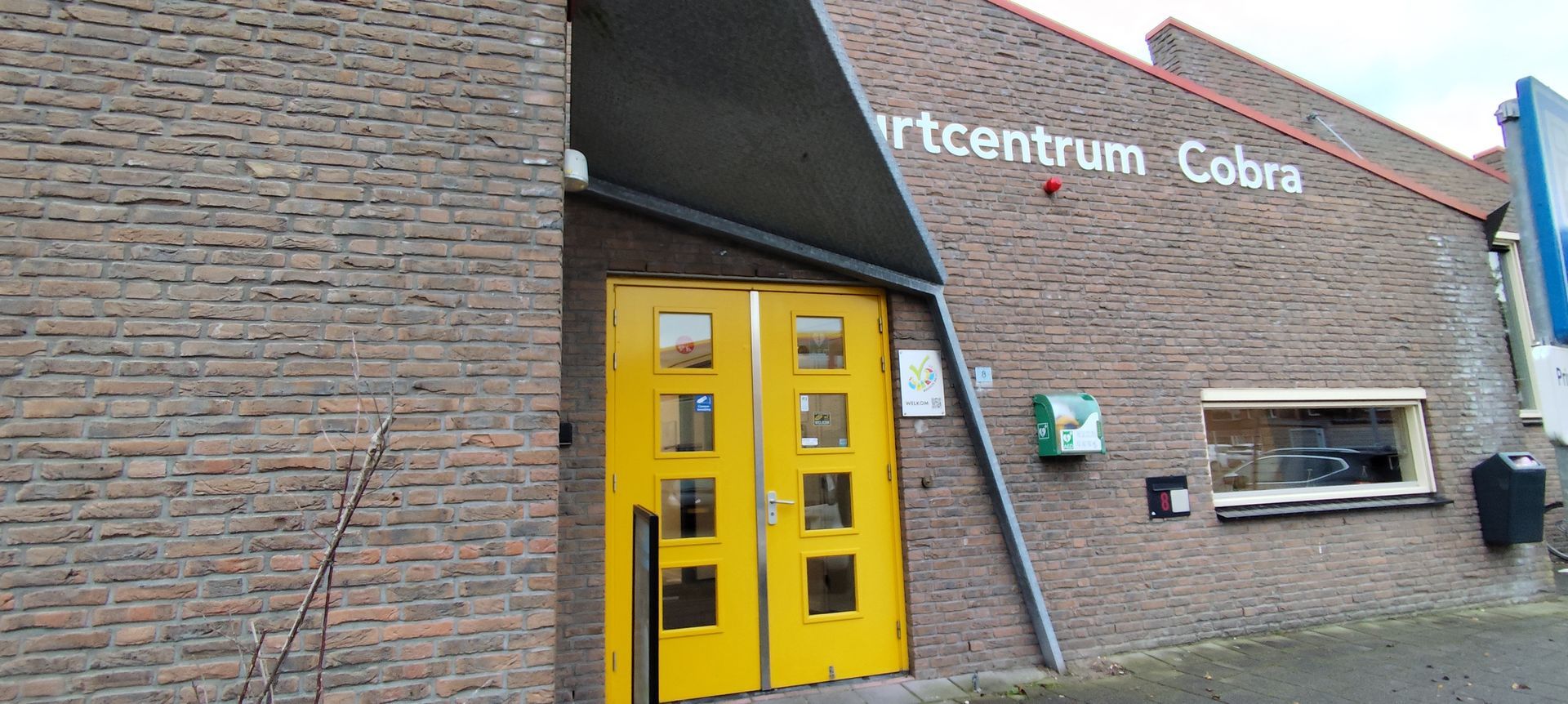 De voordeuren van Buurtcentrum Cobra.