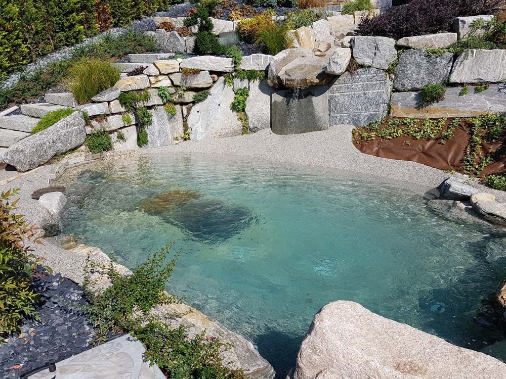 cascata da giardino realizzata da Rocks Design