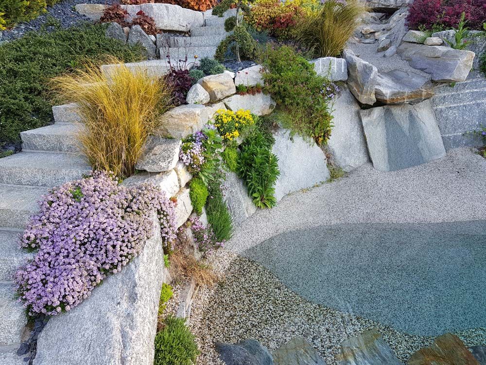 cascata da giardino realizzata da Rocks Design