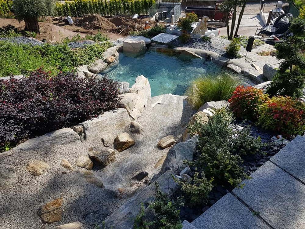 cascata da giardino realizzata da Rocks Design