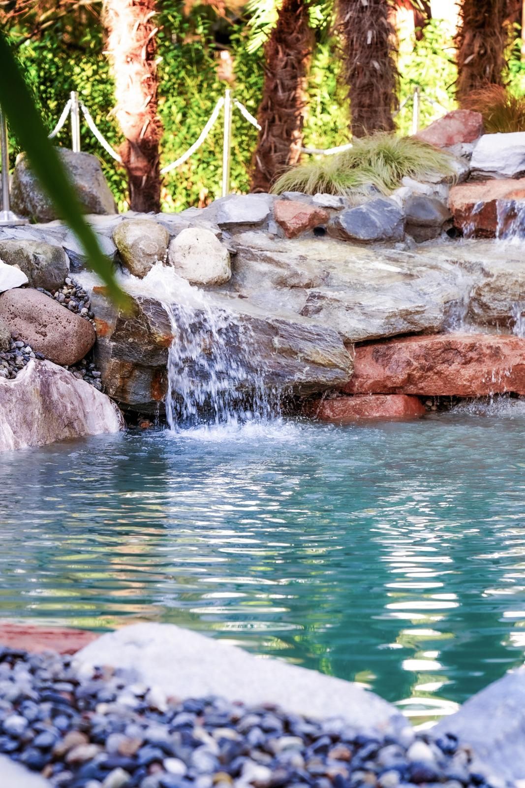 cascata da giardino realizzata da Rocks Design