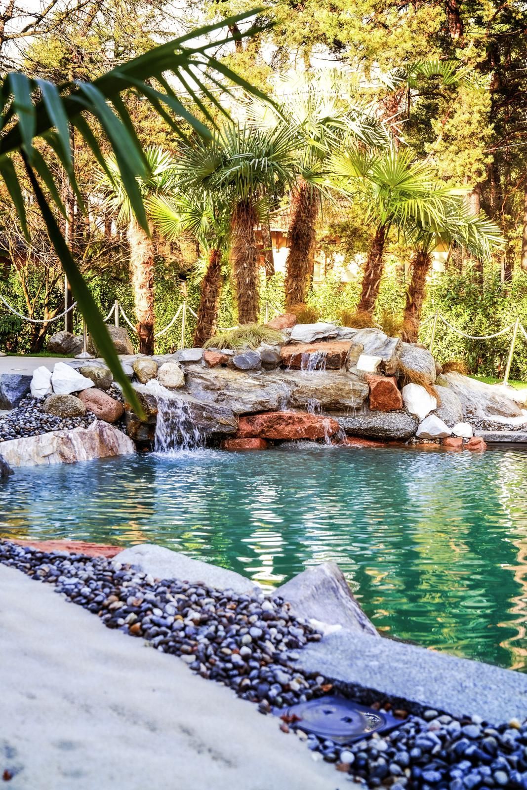 cascata da giardino realizzata da Rocks Design