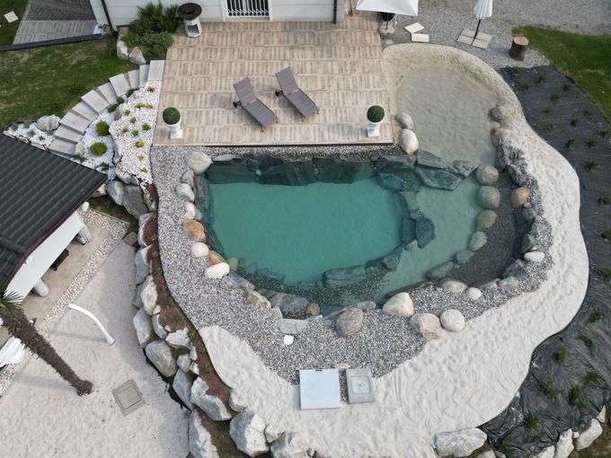 piscina naturale modello Mediterraneo di Rocks Design