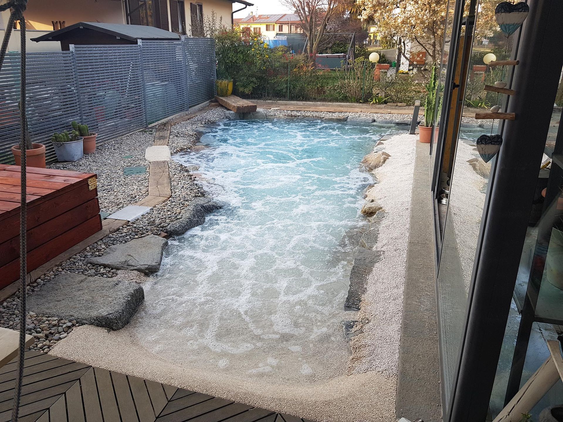 piscina naturale modello Mediterraneo di Rocks Design