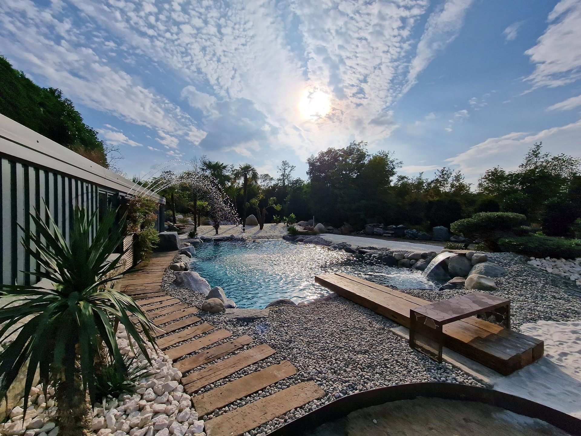 piscina naturale modello Mediterraneo di Rocks Design