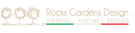Logo di Rocks Gardens Design con alberi minimalisti e le parole “GIARDINI • PISCINE • ARREDO”