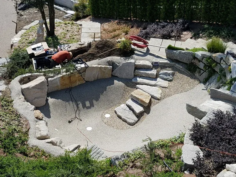 cascata da giardino realizzata da Rocks Design