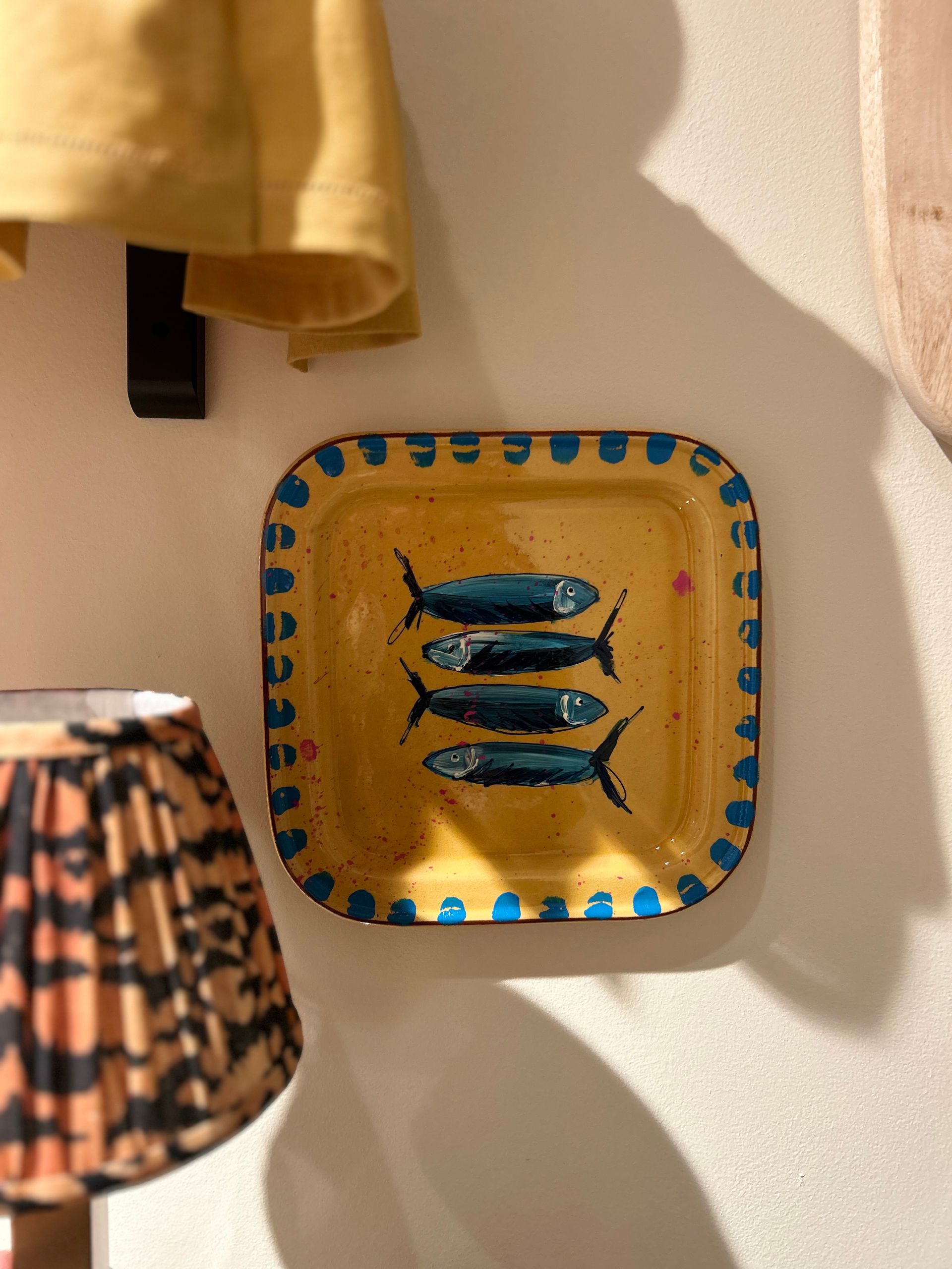 handbeschilderde schalen borden muurdecoratie keukenstyling 