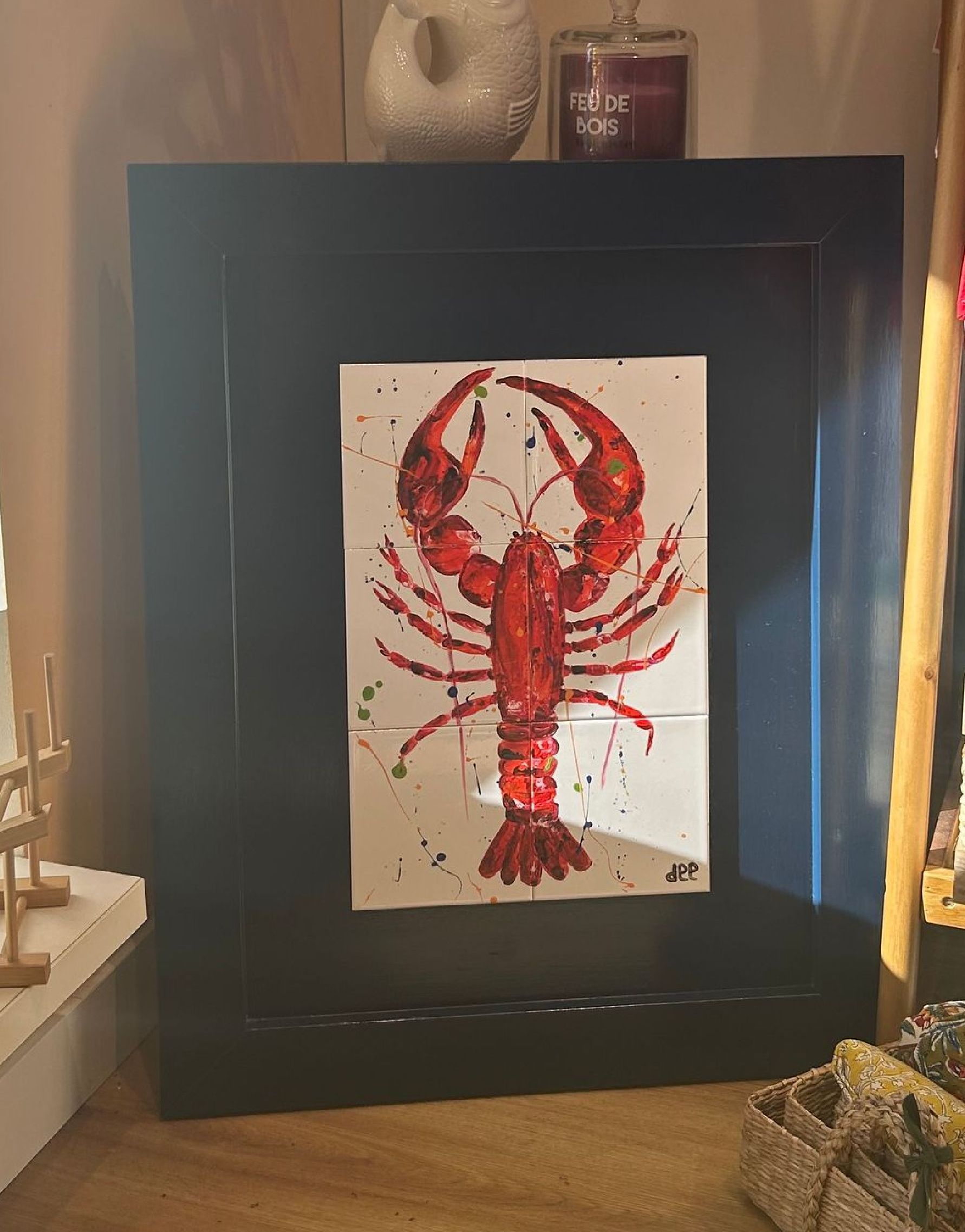 Tegeltableau lobster confetti ofwel kreeft handbeschilderde tegeltjes afgebakken in oven keukendecoratie wanddecoratie keukendesign interieur kleurrijkwonen. tegeltableaus, tegelkunst, tegeltjekunst, wandtegels, handbeschilderde tegels.