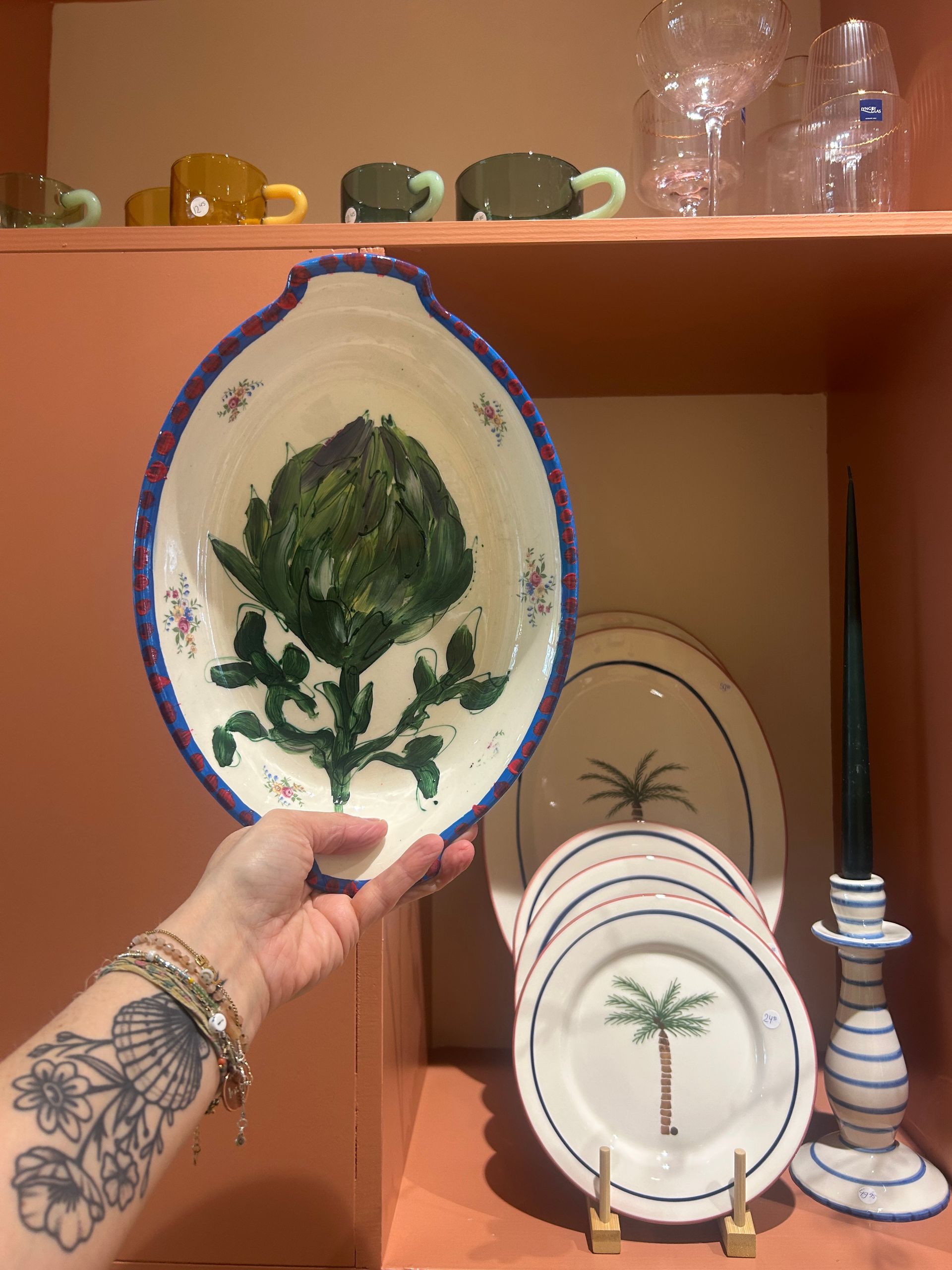 handbeschilderde schalen borden muurdecoratie keukenstyling 