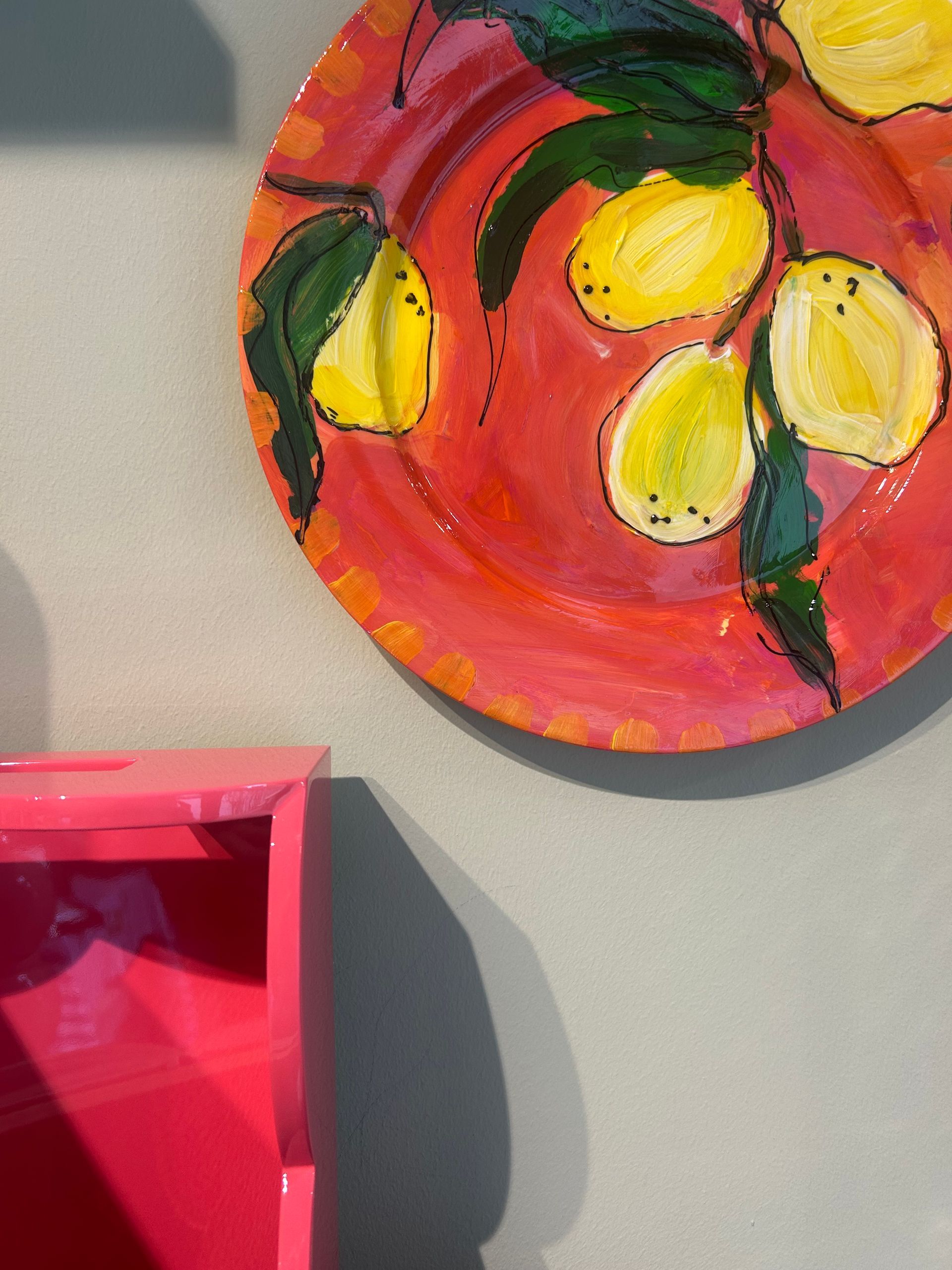 handbeschilderde schalen borden muurdecoratie keukenstyling 