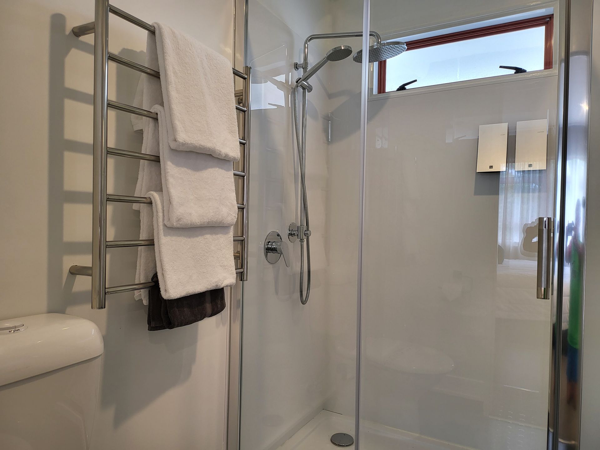 one bedroom suite bathroom