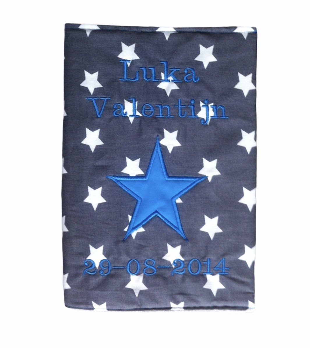 Blauwe cadeautas of kaart met sterrenmotief, met de naam Luka Valentin en de datum 19-08-2015.