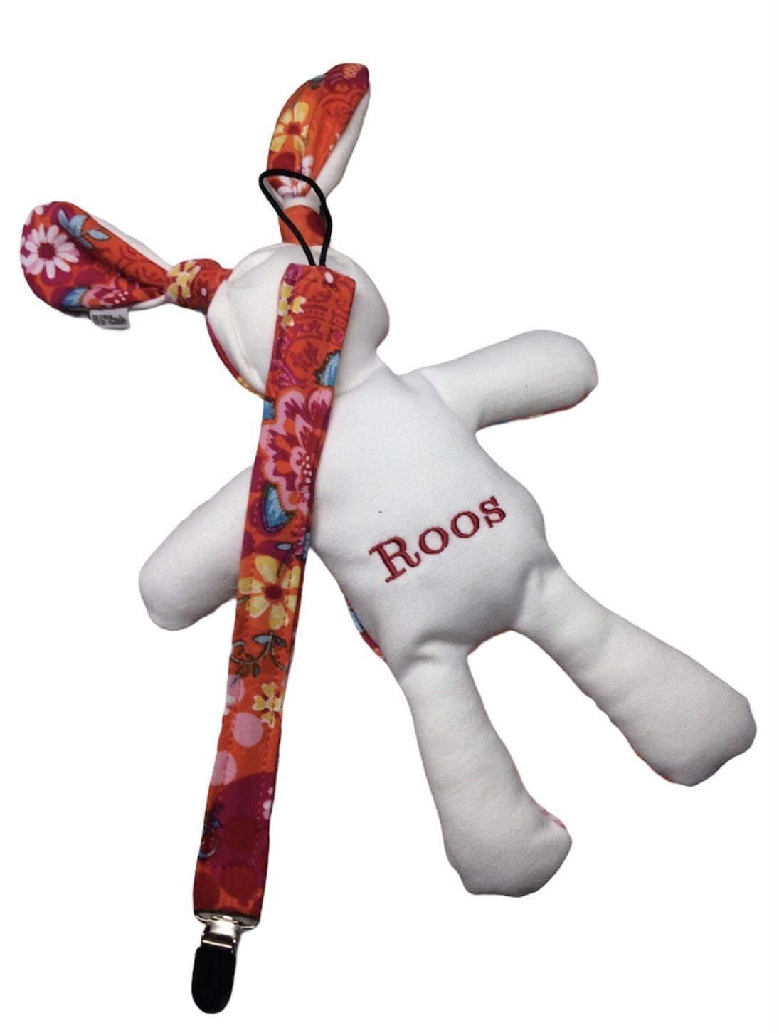 Witte pluche konijnensleutelhanger met een rood bloemenbandje en de naam 