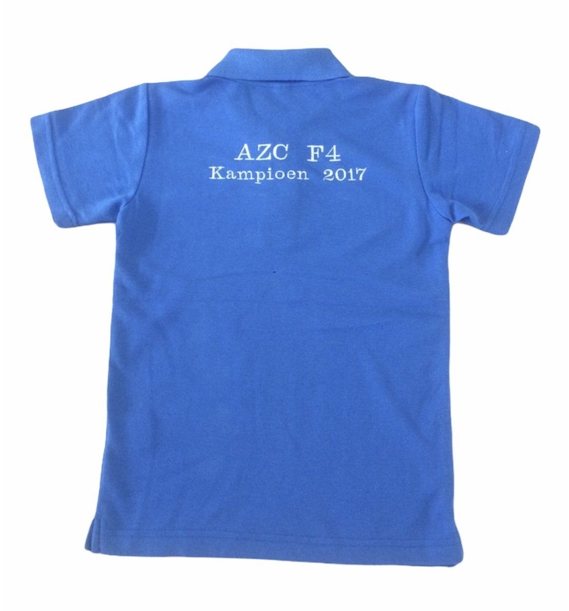 Blauwe poloshirt met witte tekst 