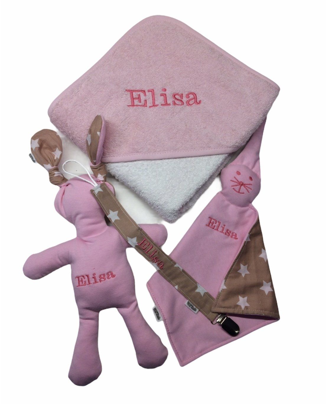 Roze gepersonaliseerde babycadeauset met dekentje, knuffelpop, handdoek met capuchon en slabbetje met opschrift 