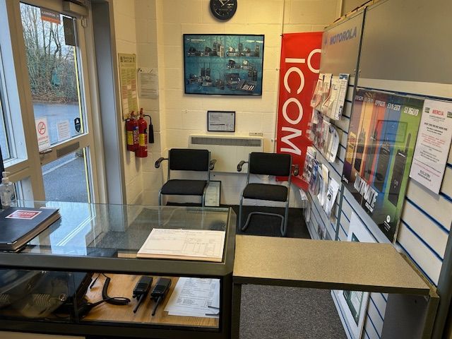 A waiting room with a sign that says icom on it