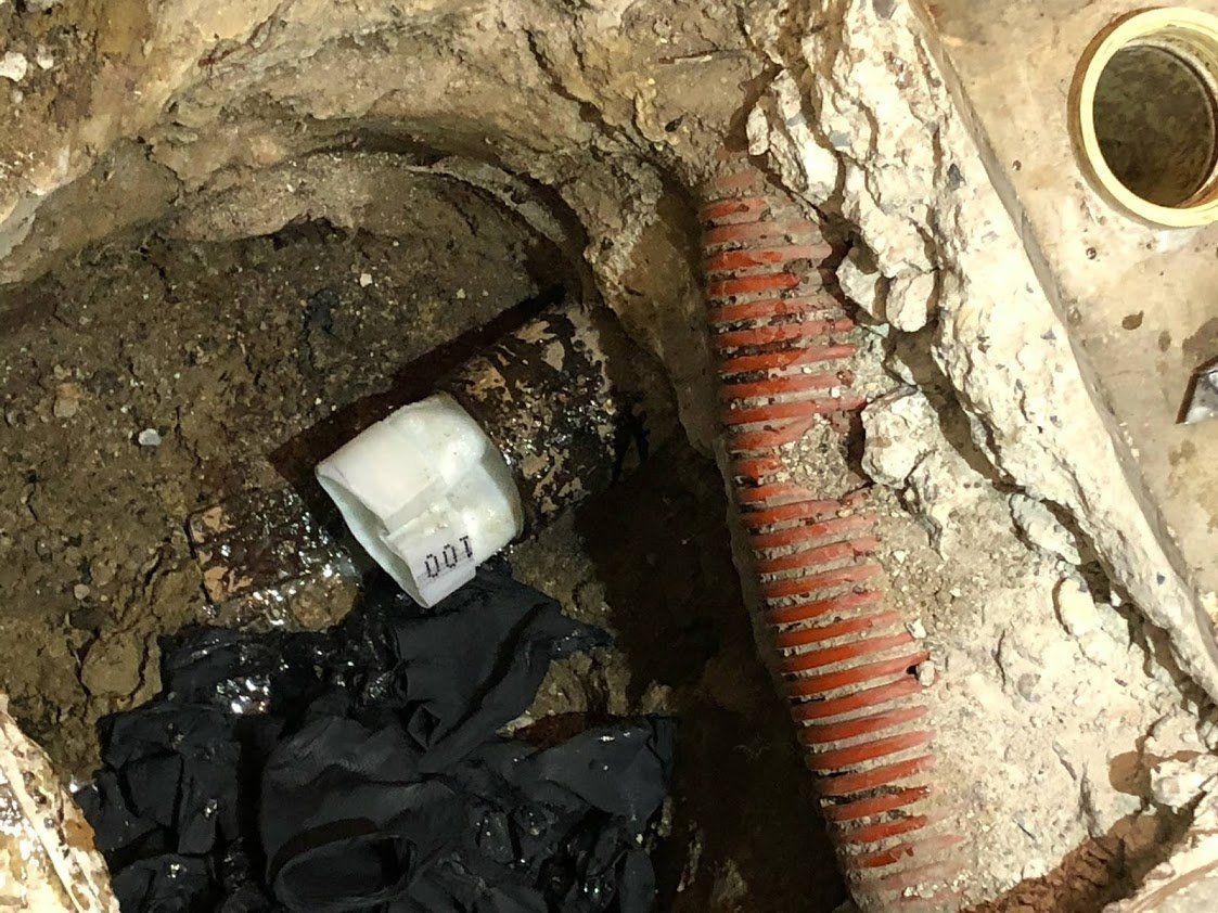 Trenchless sewer repair