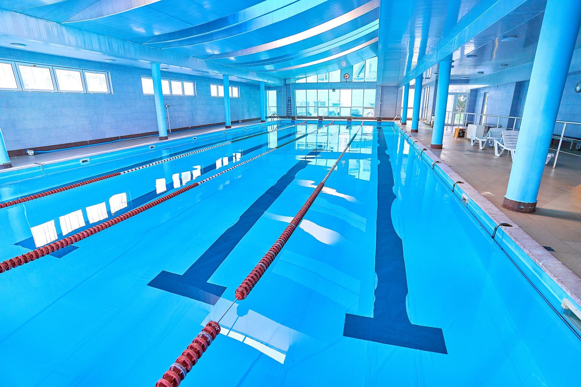 schwimmbecken indoor