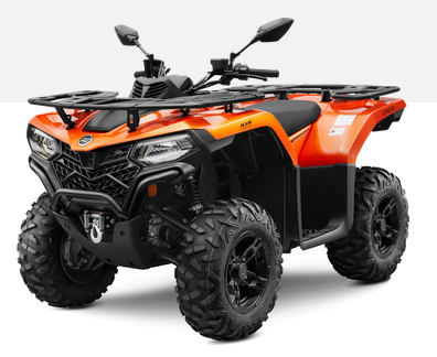 Quad arancione con dettagli neri e pneumatici grandi.