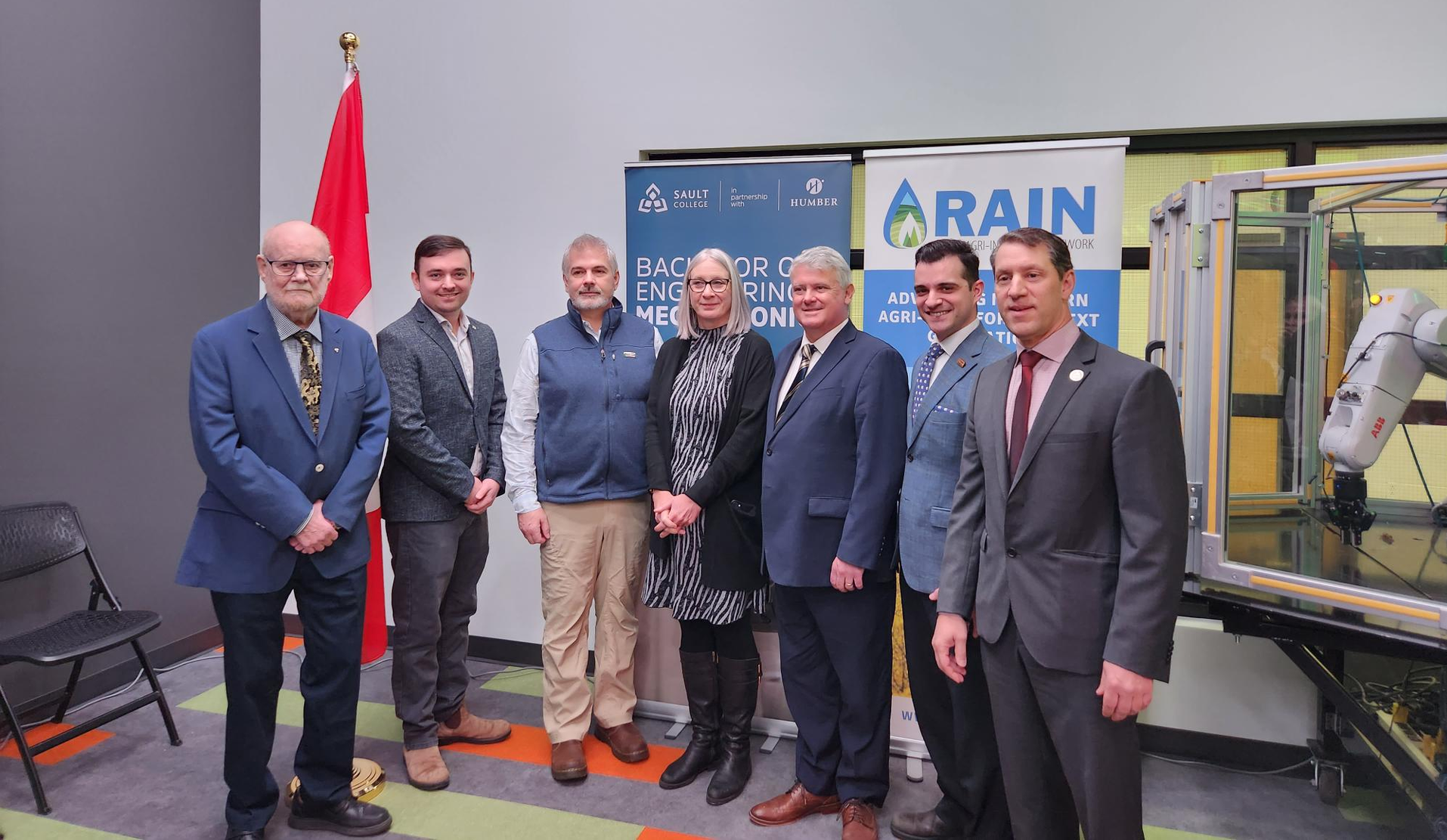 VIP's and dignitaries pose for a photo at a funding announcement from FedNor