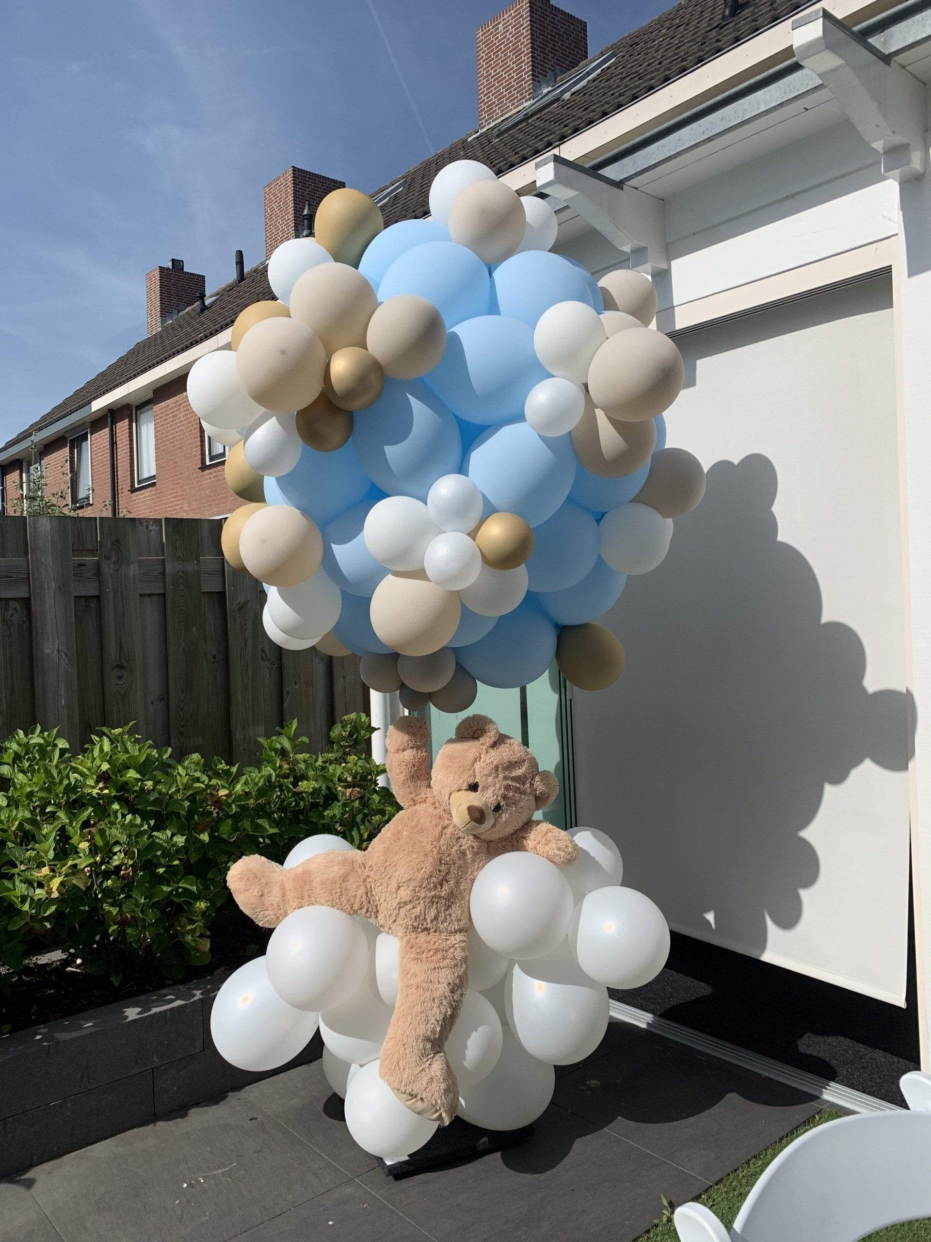 Bezig met het organiseren van een babyshower in Den Bosch of omgeving. Feest bij Keet biedt complete babyshower pakketten aan. Ook maakt Feest bij Keet een beer met daar boven ballonnen