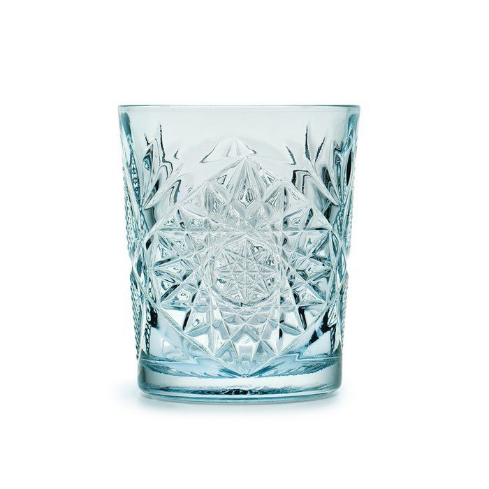 Bij Feest bij Keet huur je glazen voor iedere gelegenheid. Dit klassieke model glas in de kleur blauw is een must op tafel of tijdens een borrel. Dit glas heeft een kristallen patroon. Schenk er bijvoorbeeld water uit of heerlijke cocktails. Het glas heeft een inhoud van 35 cl. 