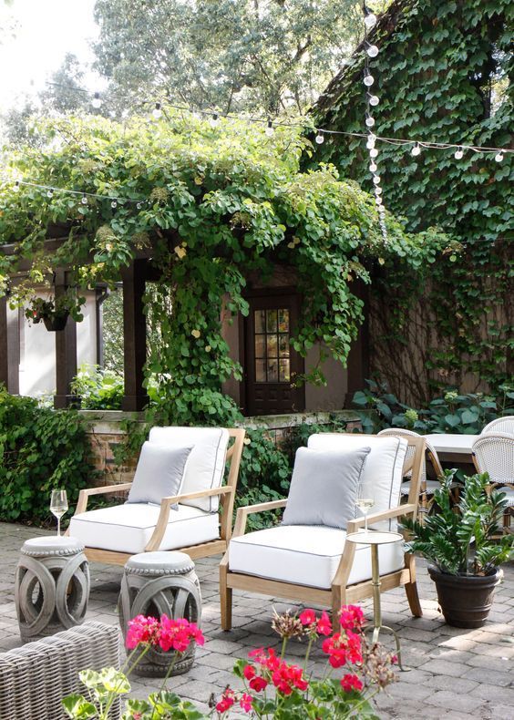 Outdoor living - ensure privacy