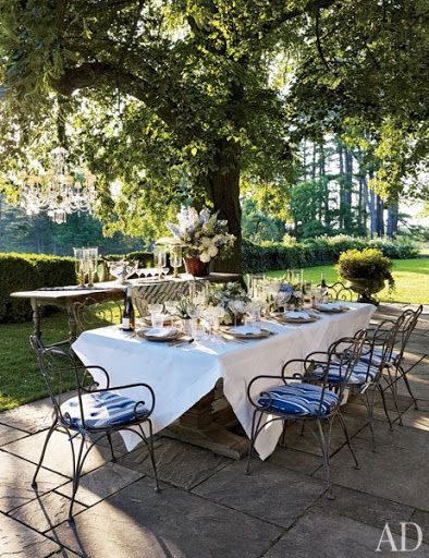 Outdoor living - dining area