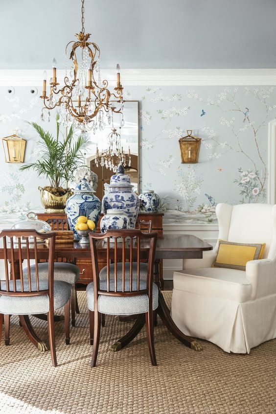Traditional Light fixture perfect for the holidays