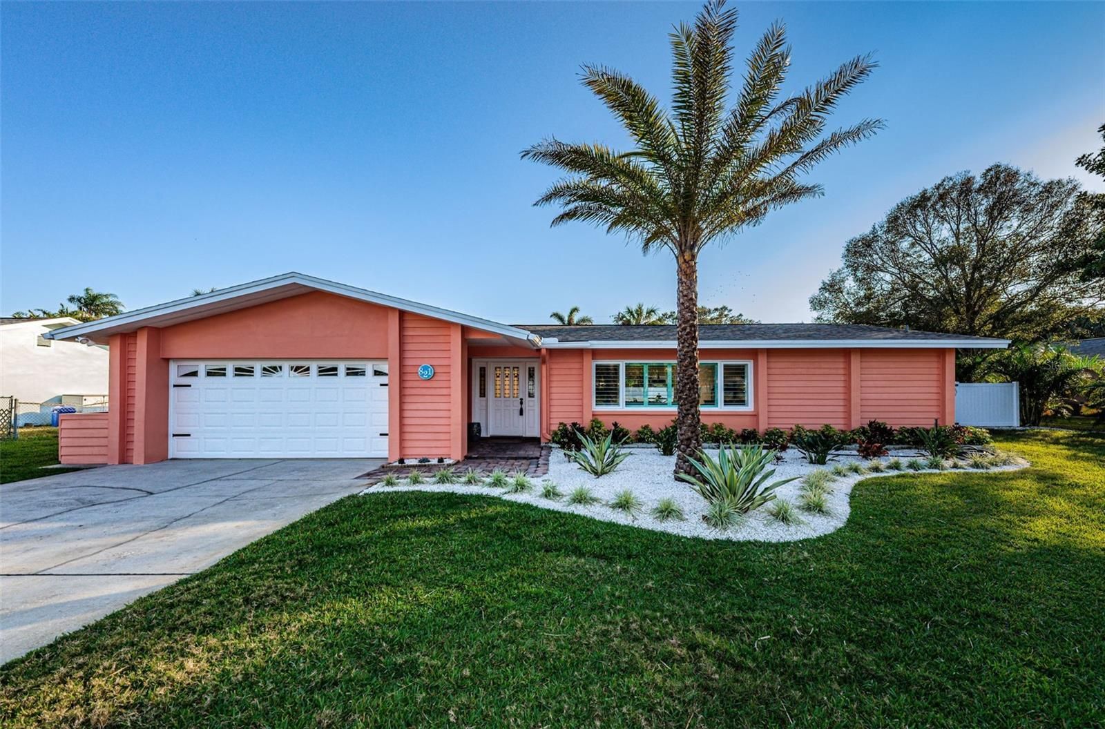 821 Jacaranda Dr, Largo, FL 33770
