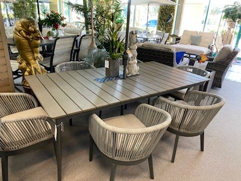 Lancaster Dining 12