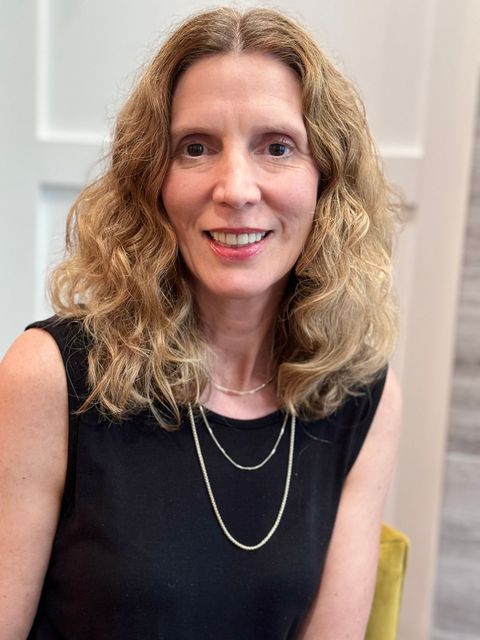 trained postpartum doula who provides the support you deserve