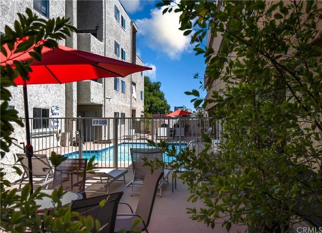 1339 N Columbus Ave-19