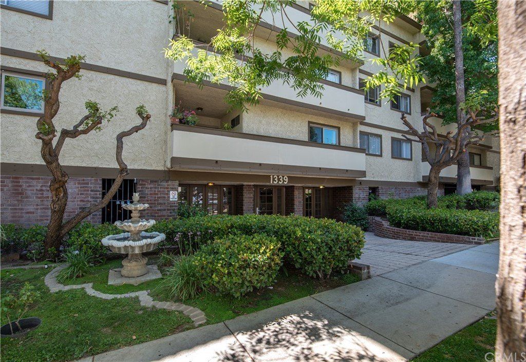 1339 N Columbus Ave-21