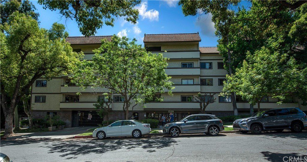 1339 N Columbus Ave-20