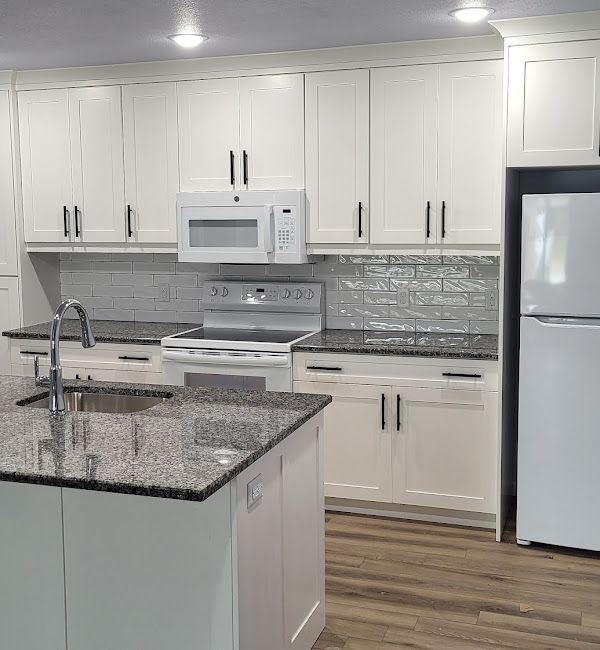 Residential Kitchen Cabinet Quartz Solid Surface Granite Countertop Hutchison Brothers Cabinetry Russellville AR
