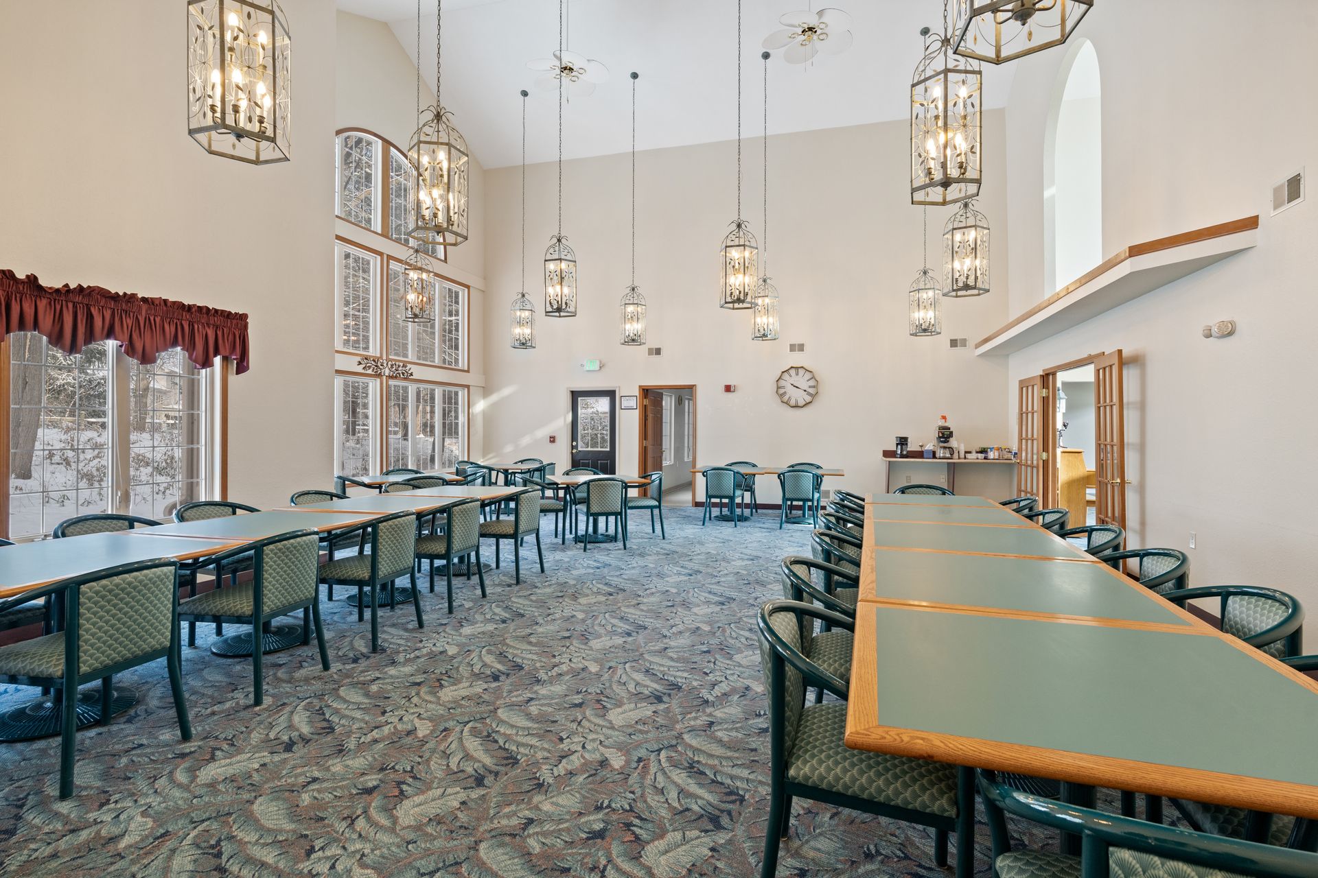 Photo of the foyer of a great room with a very high ceiling and plenty of natural lighting